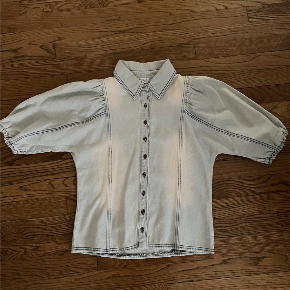 NWT Light Wash Denim Button-Up Top with Puff Sleeves- VESTIQUE DANE